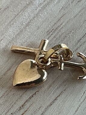 Vintage 18K Gold Faith Hope Charity Cross Heart Anchor Pendant